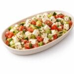 طبق جبنة  بيضاء بالخيار والطماطم