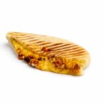 نص رغيف رومي ساخن رومي و موتزاريلا و خضار