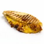 ⁦نص رغيف رومي ساخن رومي و موتزاريلا و خضار⁩ - الصورة ⁦2⁩