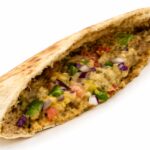 نص رغيف فول إسكندراني فول وحمص وخضار